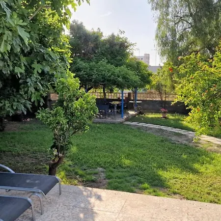 Dom wakacyjny House With Exclusive Pool And Garden 7 Min Walk From The And The Center *