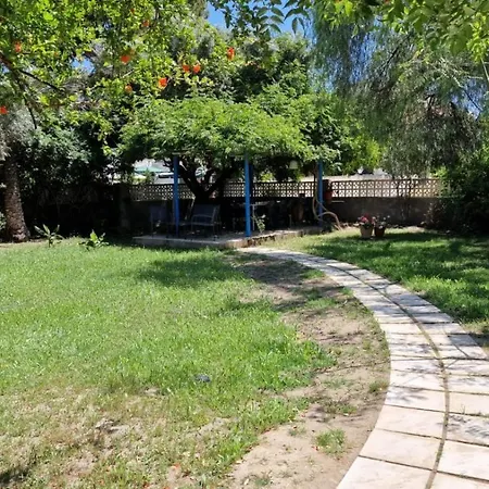 Dom wakacyjny House With Exclusive Pool And Garden 7 Min Walk From The And The Center *