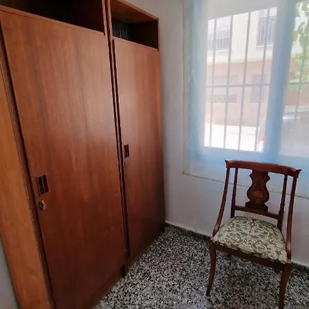 House With Exclusive Pool And Garden 7 Min Walk From The And The Center Dom wakacyjny