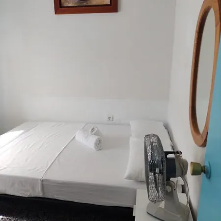 Dom wakacyjny House With Exclusive Pool And Garden 7 Min Walk From The And The Center *