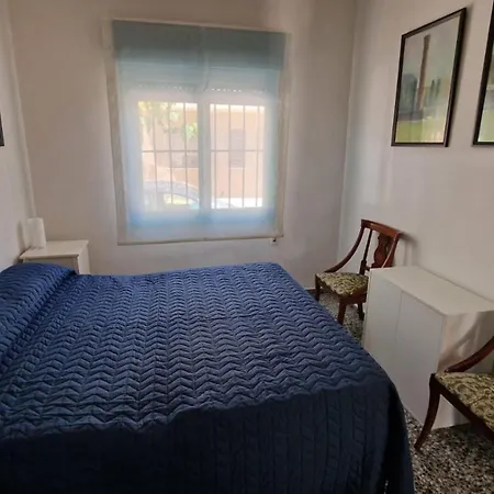 House With Exclusive Pool And Garden 7 Min Walk From The And The Center Dom wakacyjny