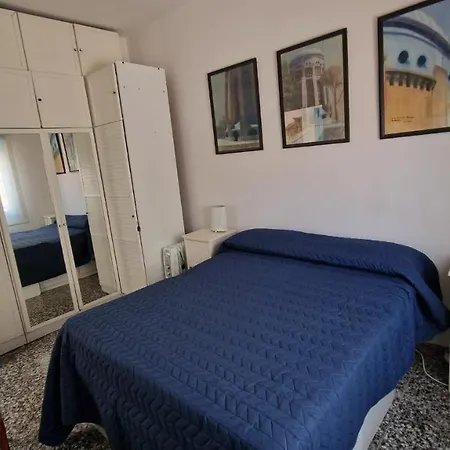 House With Exclusive Pool And Garden 7 Min Walk From The And The Center