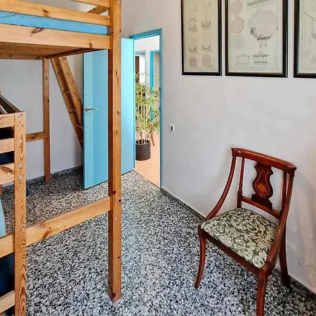 House With Exclusive Pool And Garden 7 Min Walk From The And The Center Dom wakacyjny
