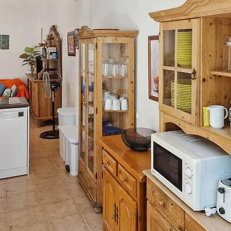 House With Exclusive Pool And Garden 7 Min Walk From The And The Center *