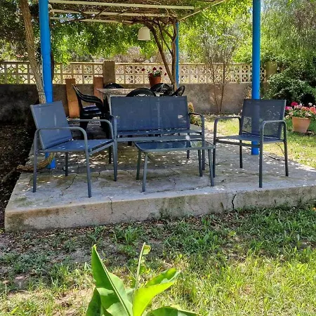 House With Exclusive Pool And Garden 7 Min Walk From The And The Center