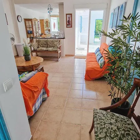 Dom wakacyjny House With Exclusive Pool And Garden 7 Min Walk From The And The Center