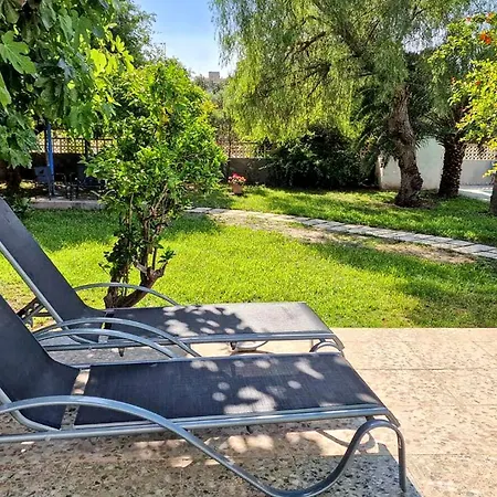Dom wakacyjny House With Exclusive Pool And Garden 7 Min Walk From The And The Center