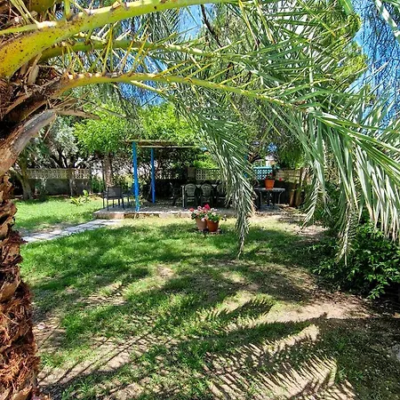 Dom wakacyjny House With Exclusive Pool And Garden 7 Min Walk From The And The Center
