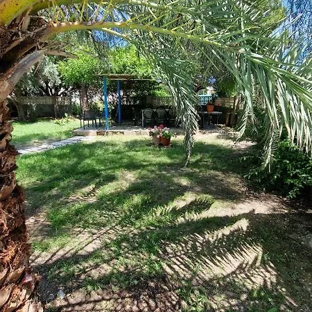 Semesterbostad House With Exclusive Pool And Garden 7 Min Walk From The And The Center