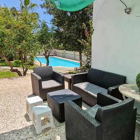 House With Exclusive Pool And Garden 7 Min Walk From The And The Center Semesterbostad El Campello